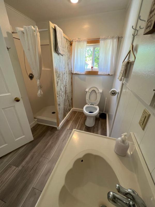 One-Bedroom Cottage image 3