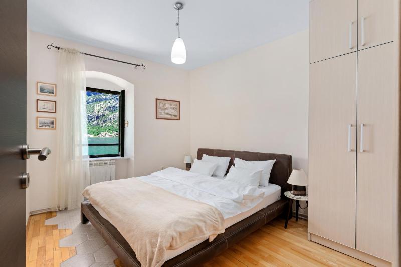 Two-Bedroom Apartment with Sea View image 3