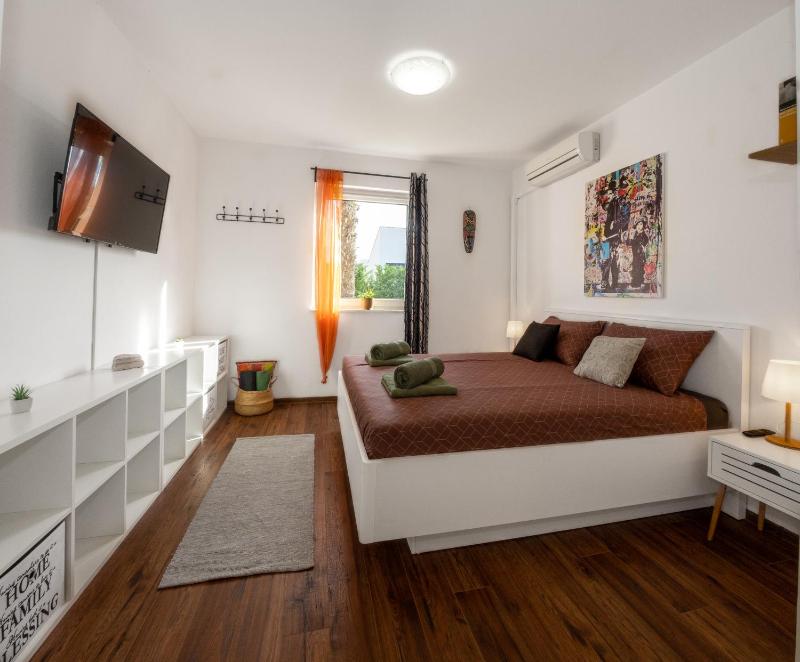 Studio Apartment image 1