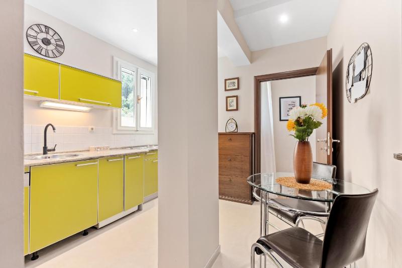 One-Bedroom Apartment image 3