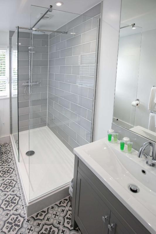 Standard Double Room image 3