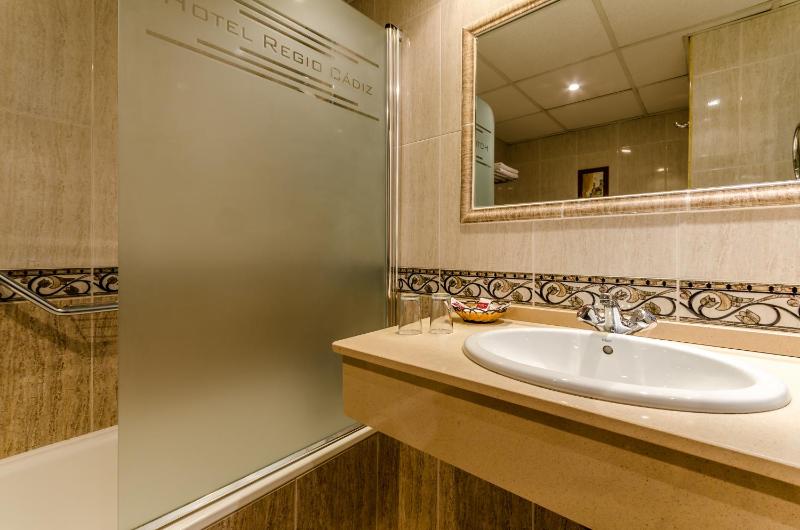 Single Room image 3