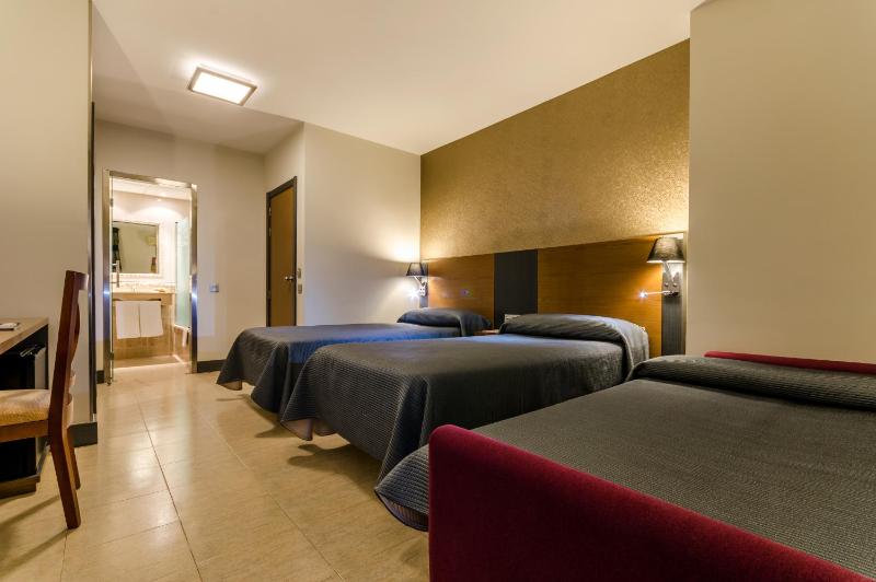 Triple Room image 2