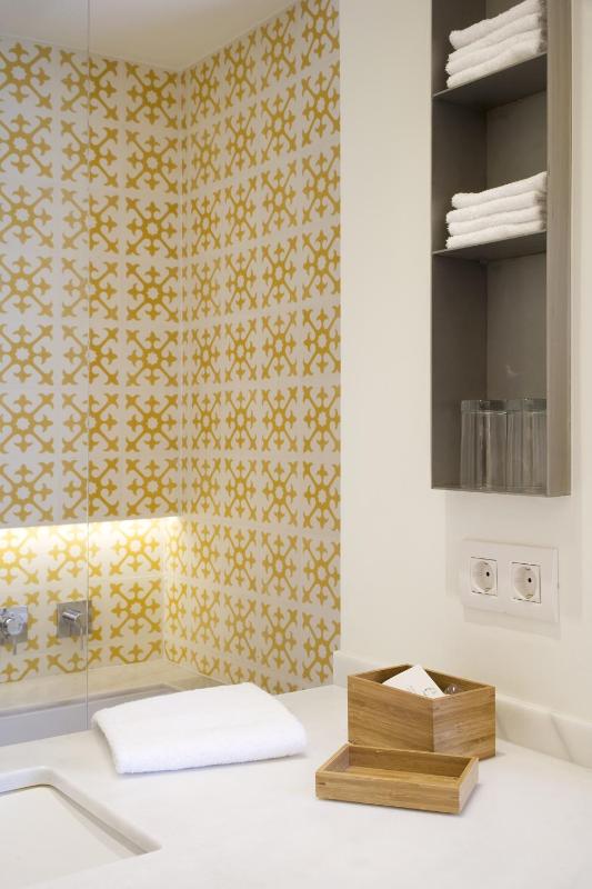 Double Room with Garden View and Balcony image 4