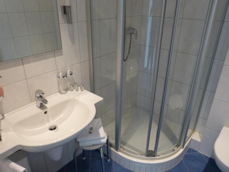 Single Room image 3