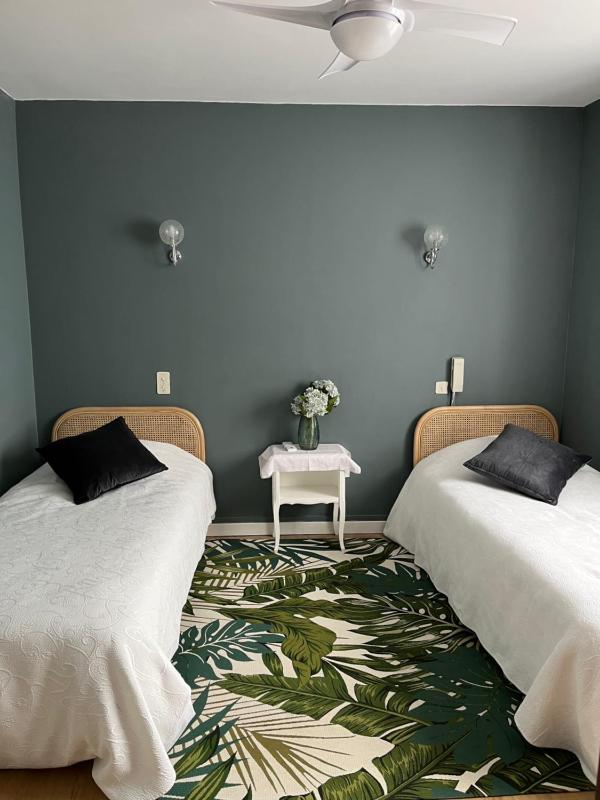 Twin Room with Private Bathroom image 1
