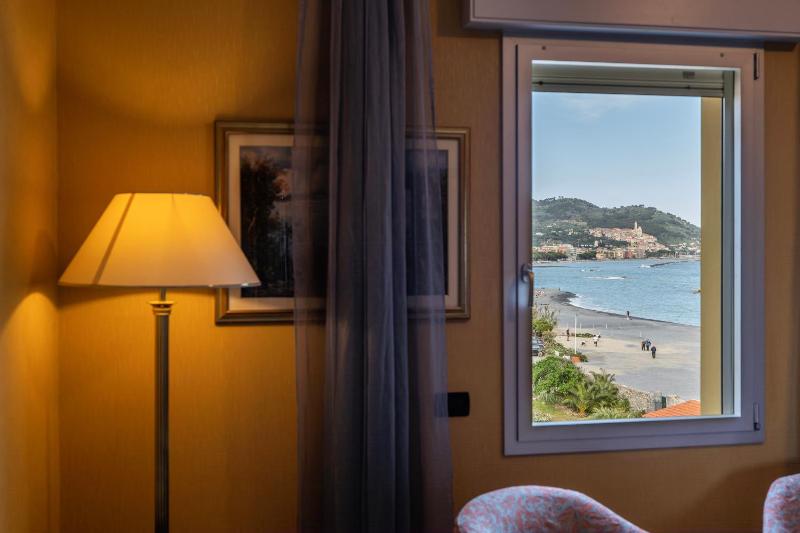 Suite with Sea View image 3