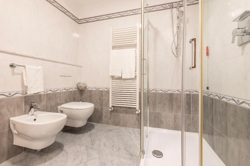 Double Room with City View image 3