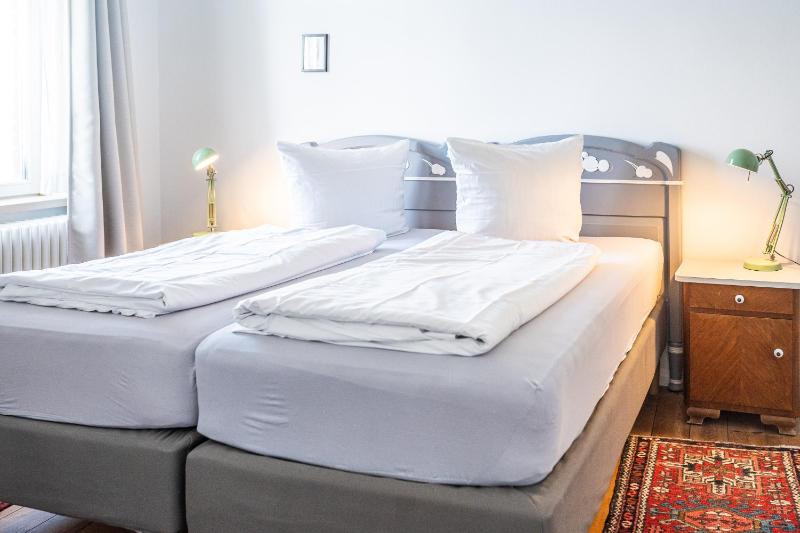 One-Bedroom Apartment image 4
