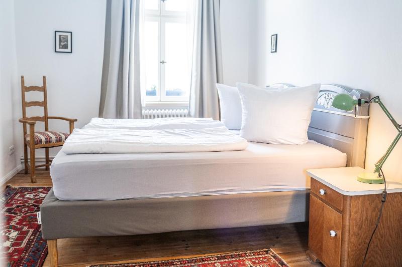 One-Bedroom Apartment image 3