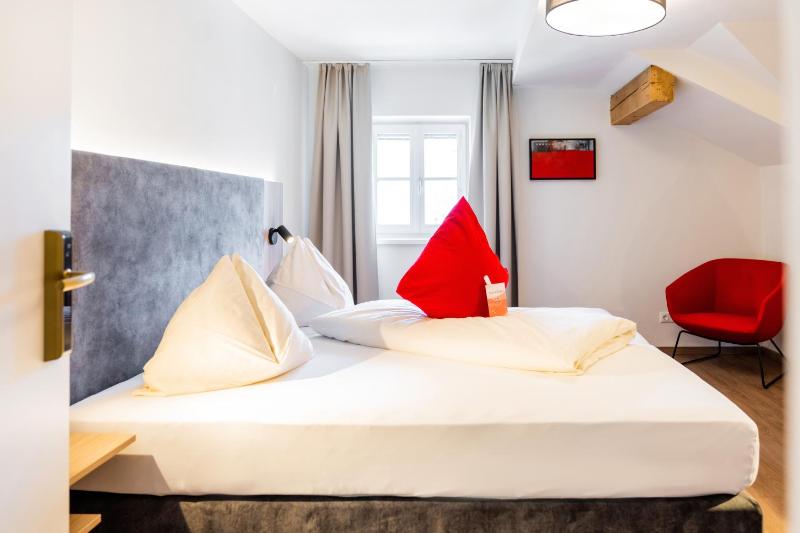 Small Budget Double Room image 1