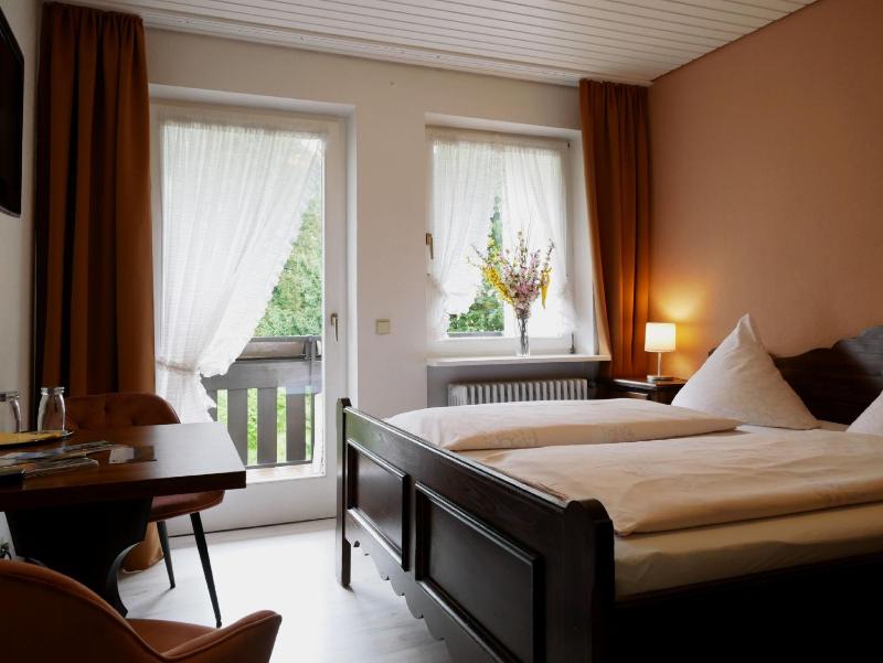 Deluxe Double Room with Balcony image 3