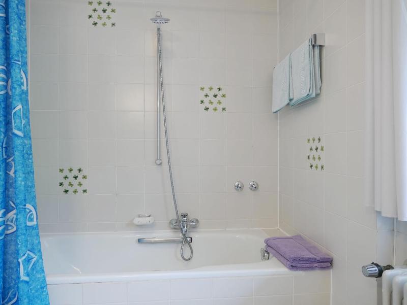 Double Room image 3
