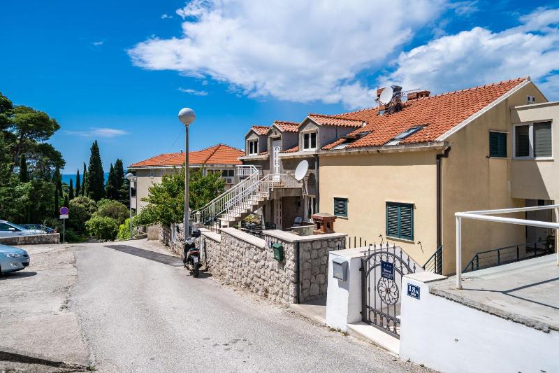 Two-Bedroom Apartment with Balcony and Sea View image 2