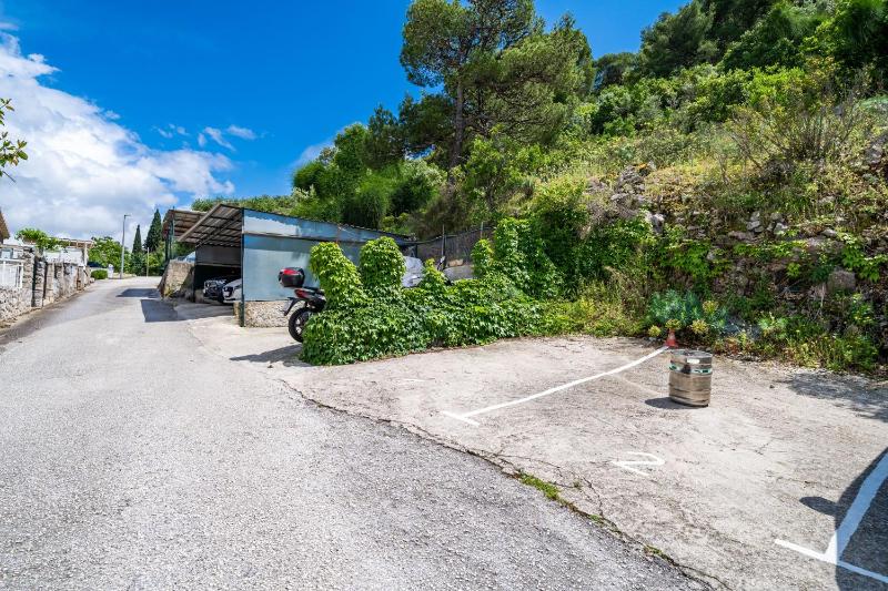 Two-Bedroom Apartment with Balcony and Sea View image 3