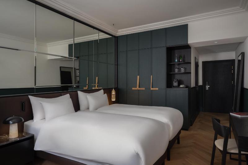 Deluxe Room Twin  image 1