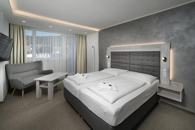 Comfort Suite with Balcony image 1