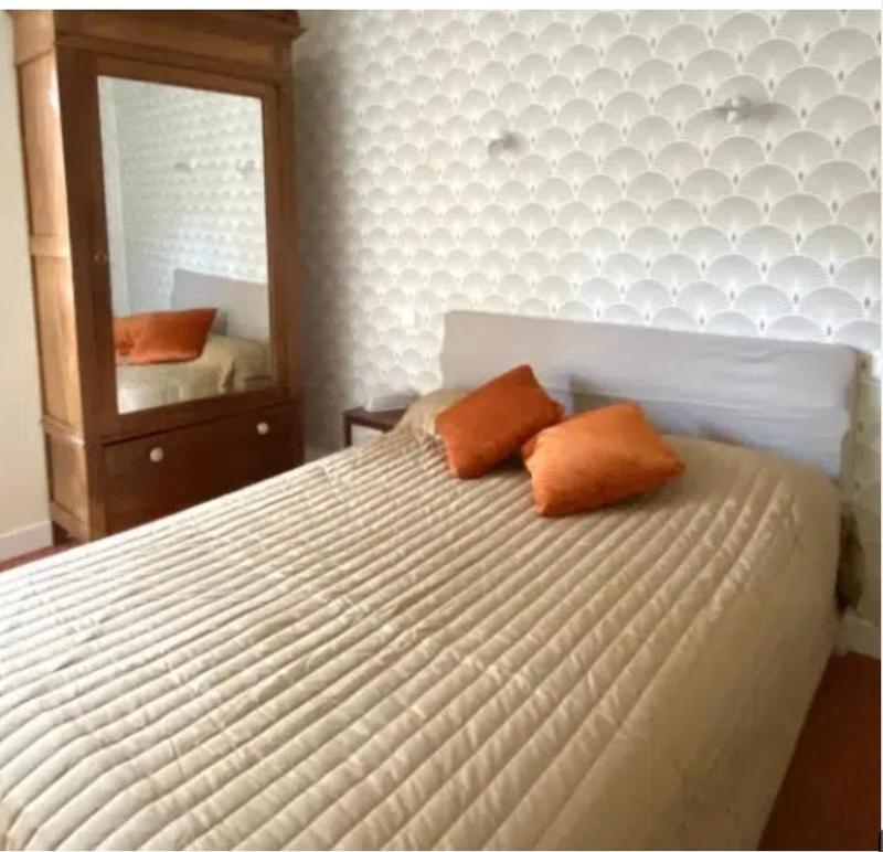 Single Room with Private Bathroom image 1