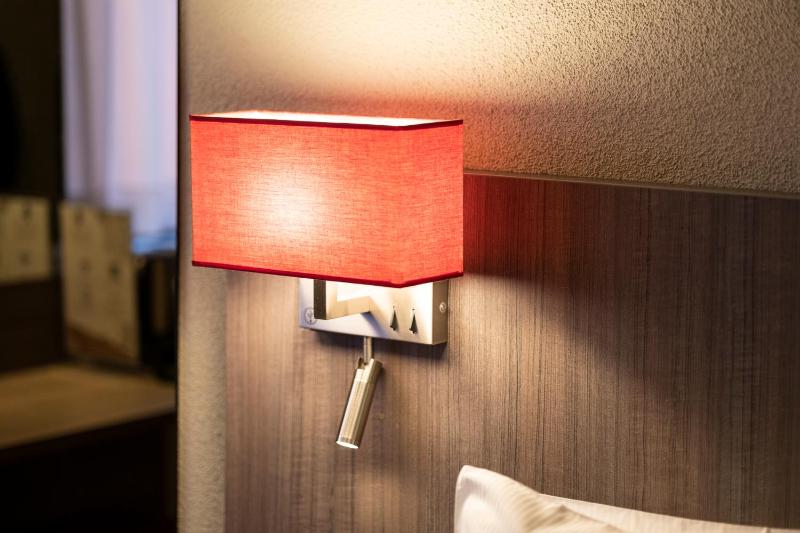 Classic Queen Room image 3