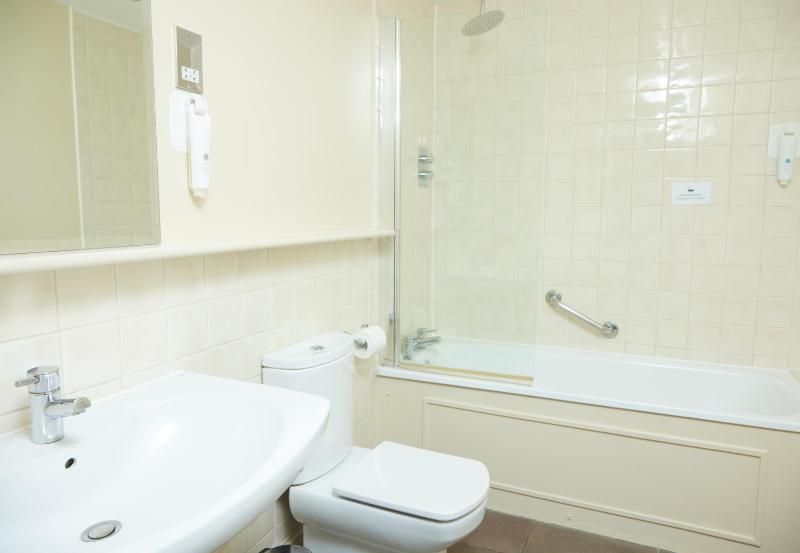 Double Room image 3