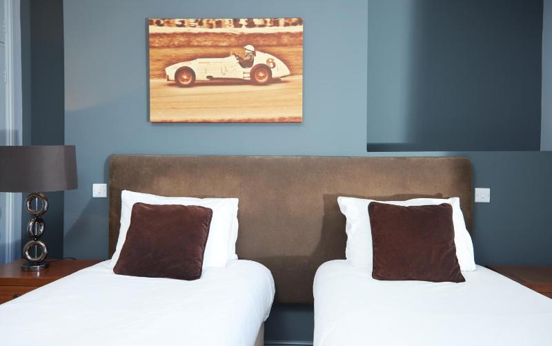 Double or Twin Room image 4