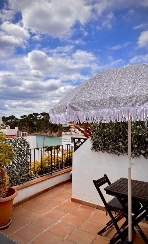 Deluxe Double Room with Sea View image 2