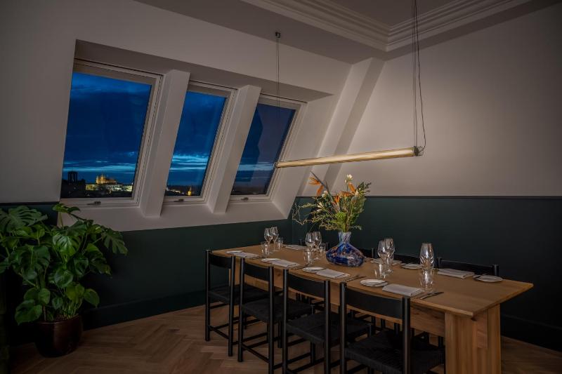 Presidential Suite image 2