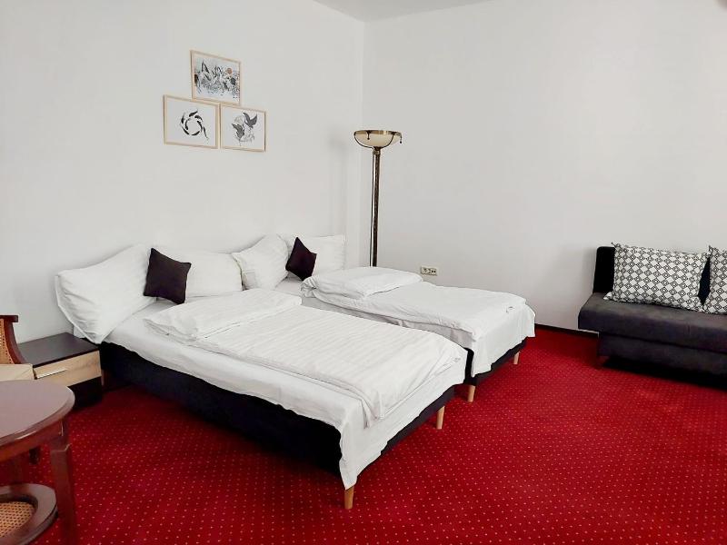 Twin Room image 1