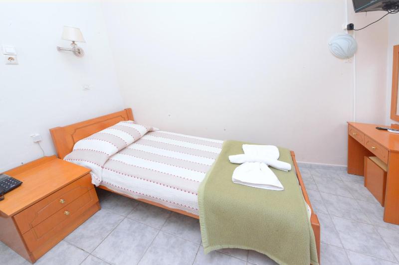 Twin Room with no balcony and Garden View image 3