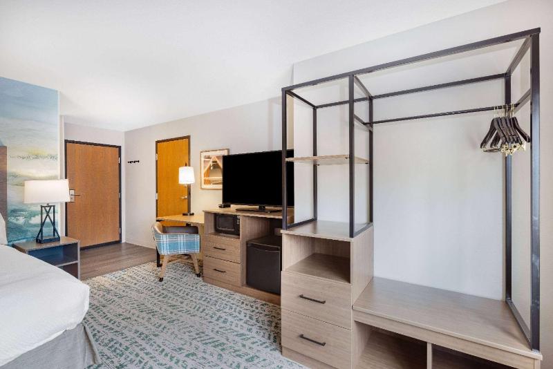 King Room - Non-Smoking image 3