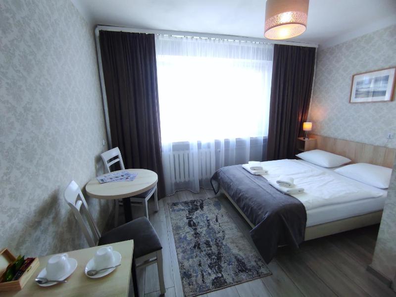 Standard King Room image 4