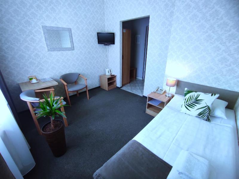 Single Room image 3