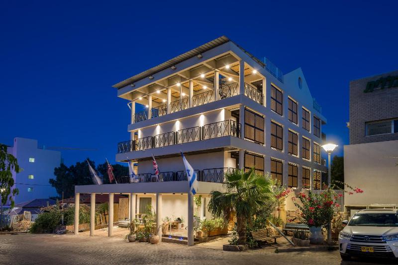 Blue Hotel - image 8