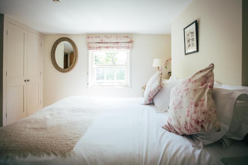 Double or Twin Room image 4