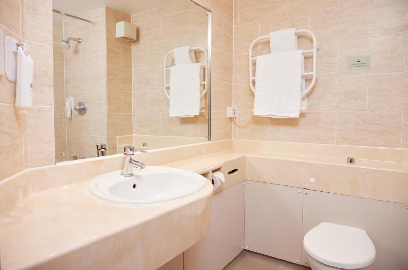 Standard Twin Room image 3