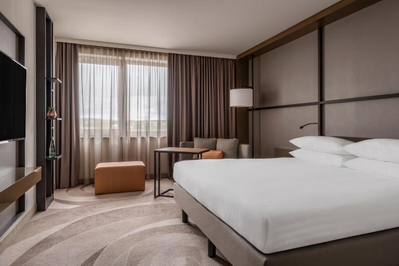 Deluxe Room, Guest room, 1 King image 1