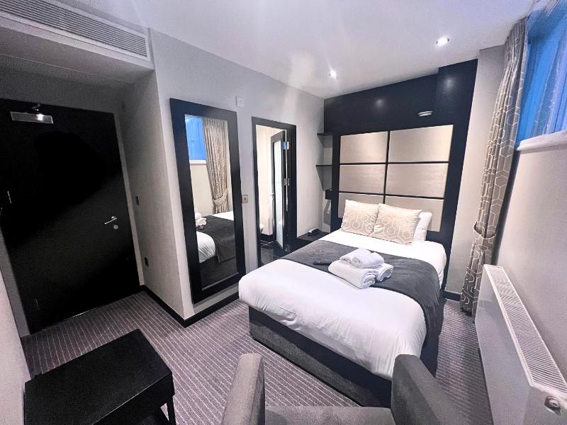 Budget Double Room image 4