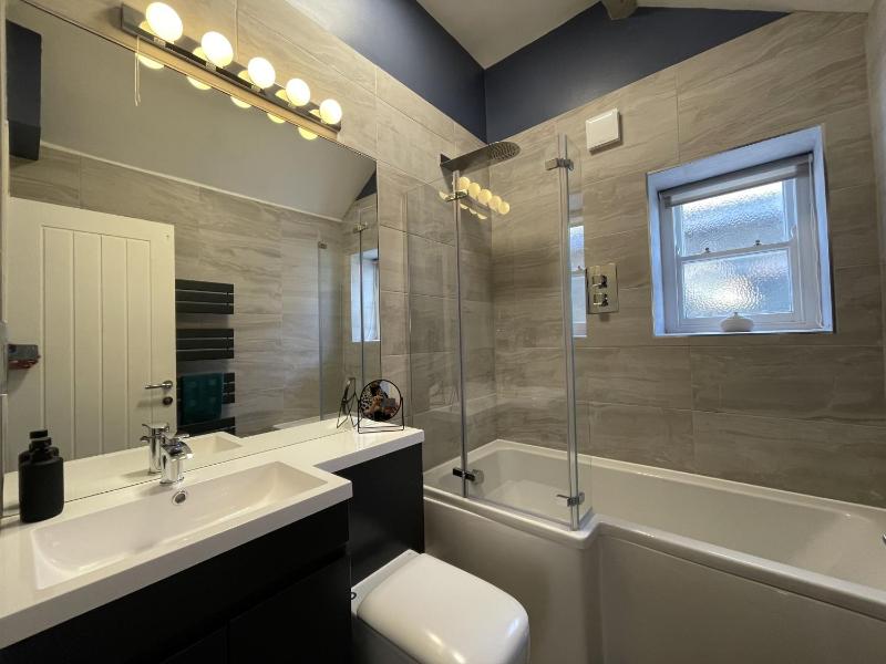 Bridge House Apartment 3 - image 12
