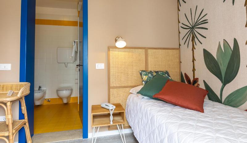 Single Room image 3