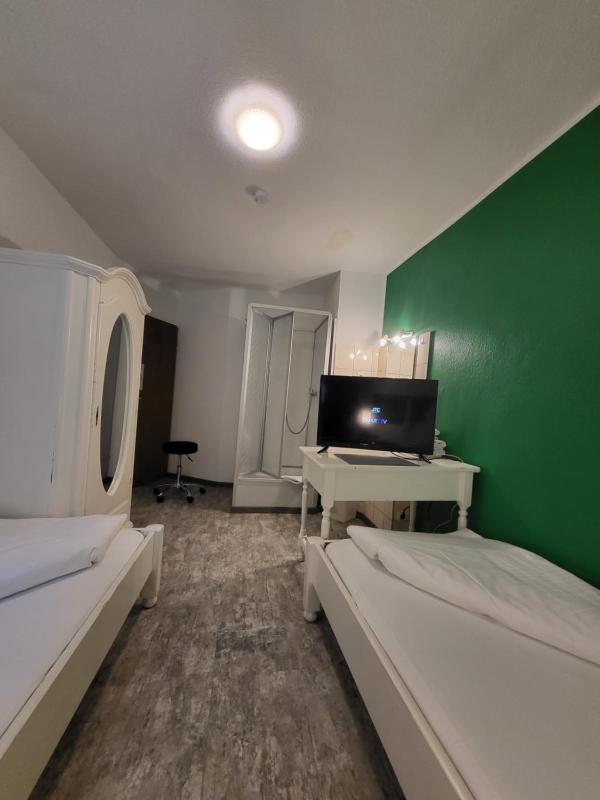 Twin Room with own Shower and Shared Toilet image 3
