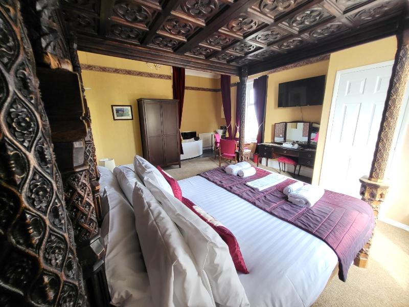Superior Double Room with Sea View image 3
