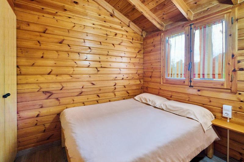 One-Bedroom Bungalow image 3