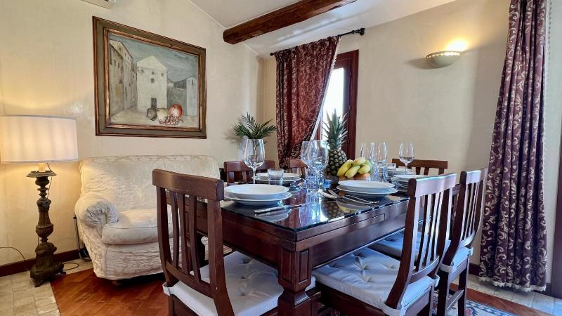 Accademia - Two-Bedroom Apartment with Terrace image 3