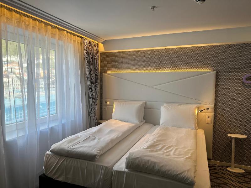 Superior Double Room with Sea View image 4