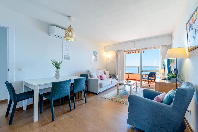 797 HOLIDAY RENTALS - Piso con espectaculares vistas en primera linea de playa - image 6