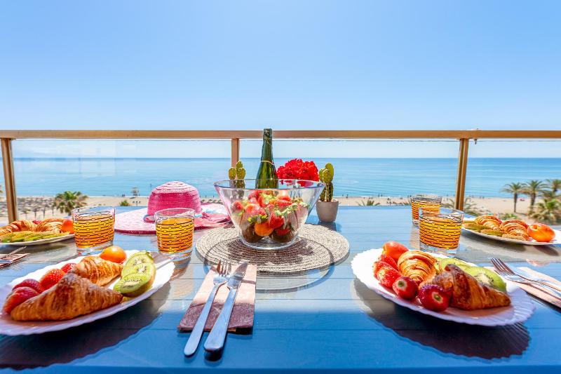 797 HOLIDAY RENTALS - Piso con espectaculares vistas en primera linea de playa - image 5