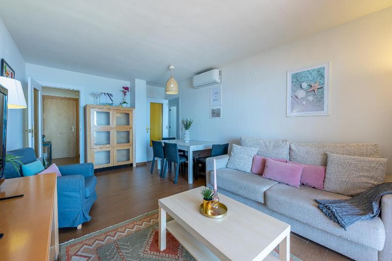 797 HOLIDAY RENTALS - Piso con espectaculares vistas en primera linea de playa - image 10