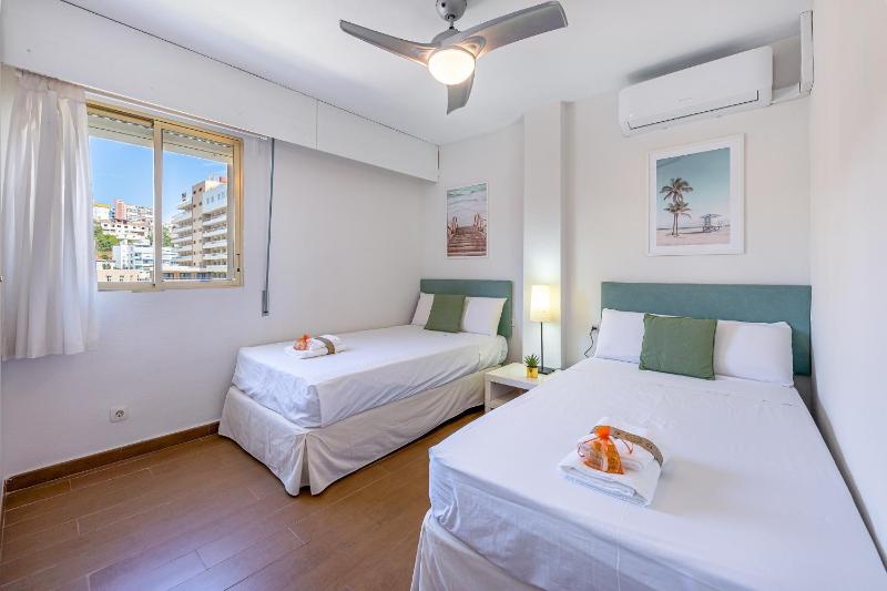 797 HOLIDAY RENTALS - Piso con espectaculares vistas en primera linea de playa - image 14