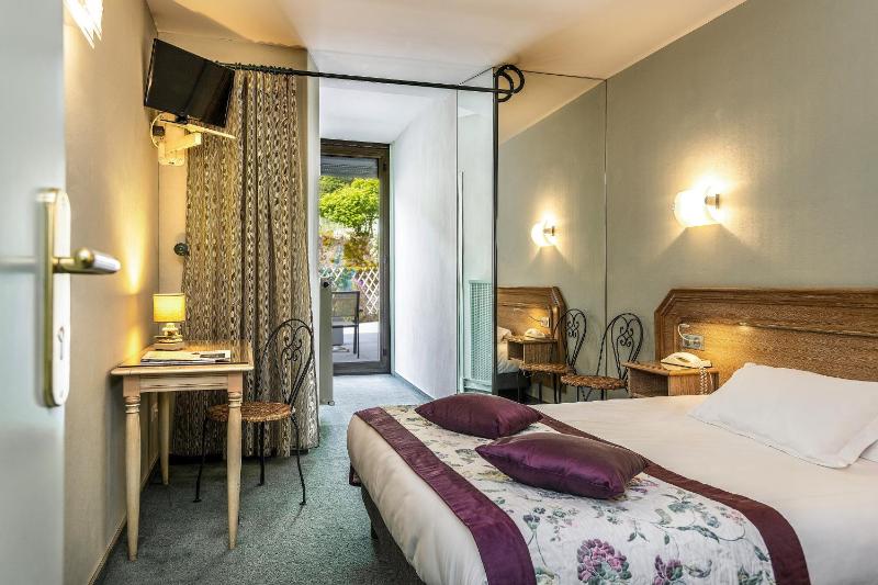Double Room image 3