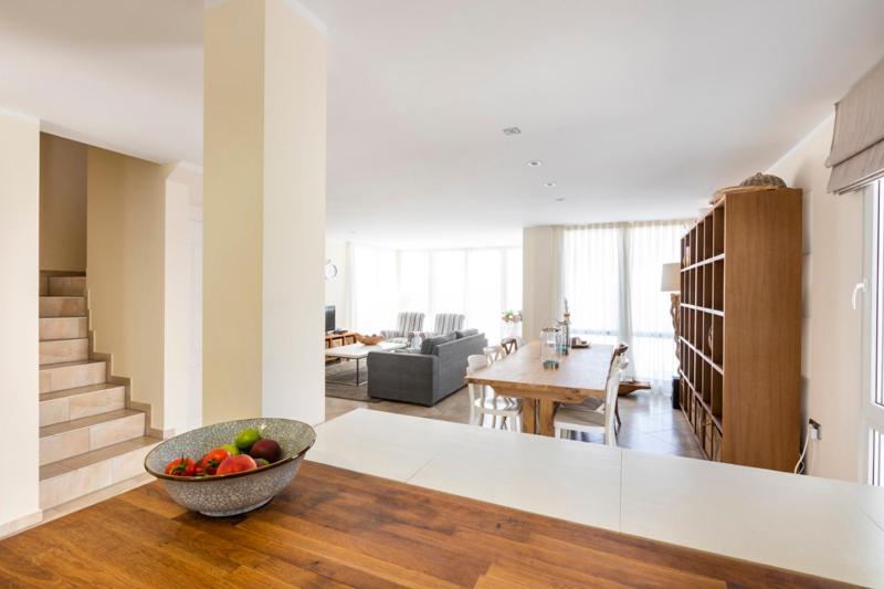 2016 Villa moderna al canal con 4 habitaciones by homeselectspain - image 16
